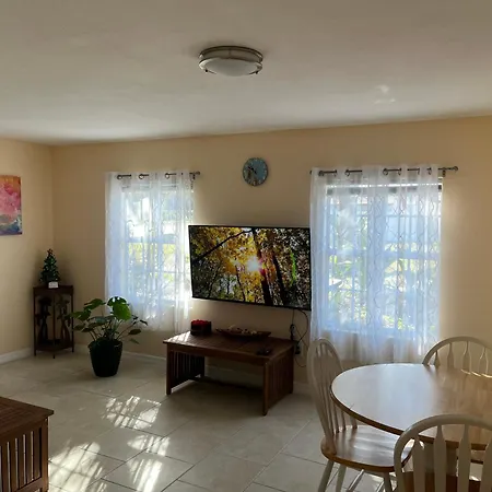 Charming 3 Bedroom 2 Bathroom And A Lanai
